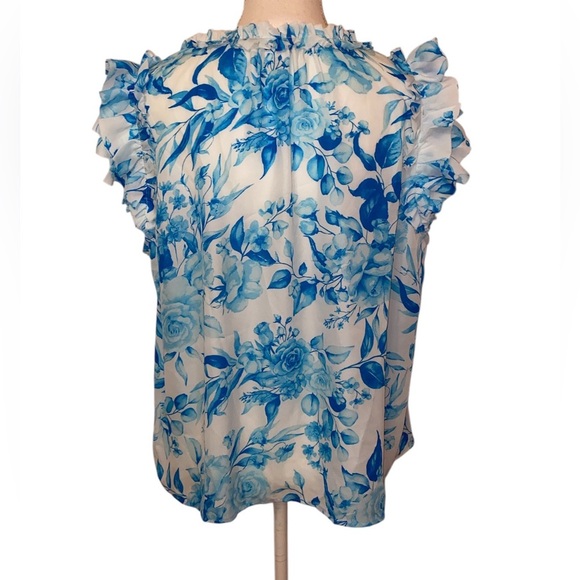 Cupcakes and Cashmere Brand Ladies Floral & Ruffled Blouse in Blue & White SZ LG - Picture 2 of 5